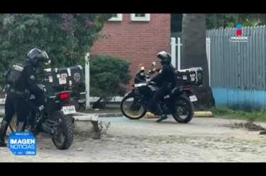 Un joven de 23 años arribó por sus propios medios a bordo de una camioneta a la Cruz Roja Toluquilla tras resultar herido por un impacto de bala en el muslo derecho.
#NoticiasImagen
Síguenos en nuestras redes:
Instagram: https://www.instagram.com/imagentvgdl/
TikTok: https://www.tiktok.com/@imagennoticias
Twitter: https://twitter.com/ImagenTVGDL
Facebook: https://www.facebook.com/ImagenTVGDL/
Visita nuestro sitio Web: https://www.imagentv.com/guadalajara
Mantente siempre informado con las noticias sobre los acontecimientos más importantes a nivel nacional con Erick Breguer.
¡Déjanos tus comentarios, da like, comparte y suscríbete!