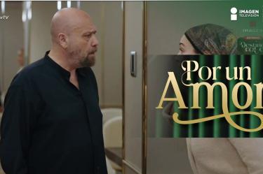 La tensión se apodera de la familia ante la revelación de un secreto impactante. Los Unal se enfrentan a un torbellino de emociones y decisiones difíciles que amenazan con fracturar el hogar. ¿Podrán superar las mentiras y el resentimiento para reconstruir la confianza perdida?<br /><br />Mientras tanto, algunos buscan redención y una nueva oportunidad en la vida. Un posible trabajo como profesor de estudios religiosos podría ser la luz al final del túnel, pero los desafíos del pasado persisten. Descubre las complejas relaciones y las dolorosas verdades que están sacudiendo los cimientos de esta familia.<br /><br />#PorUnAmor #SecretosFamiliares #DramaFamiliar