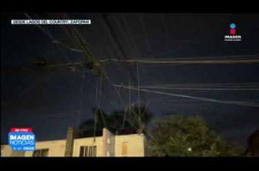 Vecinos de la Col. Lagos del Country, en #Zapopan, hicieron un llamado a las autoridades y a las empresas de telecomunicaciones ante la acumulación excesiva de cableado en desuso que cuelga en las calles.