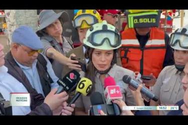 La presidenta municipal de #Guadalajara, #VerónicaDelgadillo, encabezó las labores del #SimulacroNacional desde el centro de la ciudad, coordinando a su gabinete, cuerpos de emergencia y servicios médicos ante un escenario hipotético de sismo de magnitud 7.0 con epicentro a 43 kilómetros de la capital tapatía.
#NoticiasImagen
Síguenos en nuestras redes:
Instagram: https://www.instagram.com/imagentvgdl/
TikTok: https://www.tiktok.com/@imagennoticias
Twitter: https://twitter.com/ImagenTVGDL
Facebook: https://www.facebook.com/ImagenTVGDL/
Visita nuestro sitio Web: https://www.imagentv.com/guadalajara
Mantente siempre informado con las noticias sobre los acontecimientos más importantes a nivel nacional con Carolina Martínez.
¡Déjanos tus comentarios, da like, comparte y suscríbete!