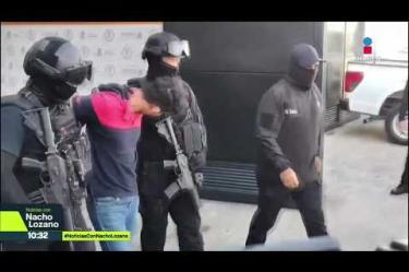 Karla Margarita, estudiante de medicina, habría sido asesinada por el conductor de la moto por aplicación que abordó en #Zapopan, #Jalisco de acuerdo con las autoridades. El presunto agresor ya fue detenido e identificado como Eduardo Isaac “N”. Esto es lo que sabe del ataque:
#NoticiasConNachoLozano
#NoticiasImagen
¡Como nadie en la noche! #ImagenNoticias con Nacho Lozano de lunes a viernes a las 10:30 pm en el 3.1 #ImagenTelevisión.
Visita nuestro sitio Web: http://bit.ly/2nT2Wz5
Síguenos en nuestras redes:
Instagram: @imagentvnoticias
Tiktok: @imagennoticias
X: @ImagenNoticias_
Facebook: https://www.facebook.com/ImagenTVNoticias/
Aquí encontrarás la mejor información nacional e internacional de Imagen Noticias con Francisco Zea, Paola Rojas, Crystal Mendivil y Nacho Lozano.