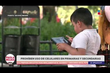 El INEGI reporta que los jóvenes en México pasan en promedio seis horas al día frente al celular. Sin embargo, ya está publicado en el DOF el acuerdo que regula el uso de celulares en primarias y secundarias.