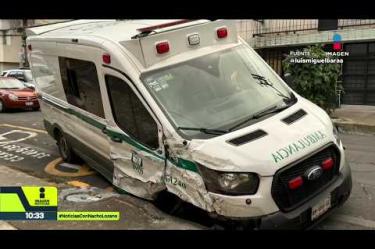 Por manejar borracho y a exceso de velocidad, el conductor de una ambulancia del #IMSS se impactó contra seis vehículos estacionados y atropelló a una persona en la colonia Nueva Santa María en Azcapotzalco, CDMX. Un motociclista grabó el momento:
#NoticiasConNachoLozano
#NoticiasImagen
¡Como nadie en la noche! #ImagenNoticias con Nacho Lozano de lunes a viernes a las 10:30 pm en el 3.1 #ImagenTelevisión.
Visita nuestro sitio Web: http://bit.ly/2nT2Wz5
Síguenos en nuestras redes:
Instagram: @imagentvnoticias
Tiktok: @imagennoticias
X: @ImagenNoticias_
Facebook: https://www.facebook.com/ImagenTVNoticias/
Aquí encontrarás la mejor información nacional e internacional de Imagen Noticias con Francisco Zea, Paola Rojas, Crystal Mendivil y Nacho Lozano.