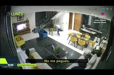 “Te quiero reventar el hocico”, Cielo fue brutalmente golpeada y amenazada con un machete por su propio padre en #Guadalajara, #Jalisco. #ImagenNoticias de la Noche, platicó con ella y nos compartió videos y audios de la violencia que ha ejercido su papá durante años:
#NoticiasConNachoLozano
#NoticiasImagen
¡Como nadie en la noche! #ImagenNoticias con Nacho Lozano de lunes a viernes a las 10:30 pm en el 3.1 #ImagenTelevisión.
Visita nuestro sitio Web: http://bit.ly/2nT2Wz5
Síguenos en nuestras redes:
Instagram: @imagentvnoticias
Tiktok: @imagennoticias
X: @ImagenNoticias_
Facebook: https://www.facebook.com/ImagenTVNoticias/
Aquí encontrarás la mejor información nacional e internacional de Imagen Noticias con Francisco Zea, Paola Rojas, Crystal Mendivil y Nacho Lozano.