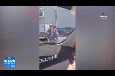 Graban a una pareja viajando sobre una motocicleta con un bebé en brazos en Monterrey.
No te pierdas Imagen Noticias Monterrey con Brenda Cavazos de lunes a viernes por Imagen Televisión Monterrey.
Síguenos en nuestras redes
Instagram: https://www.instagram.com/imagentvmonterrey/
Twitter: https://twitter.com/ImagenTVMTY
Facebook: https://www.facebook.com/ImagenTVMTY/
Mantente siempre informado con las noticias sobre los acontecimientos más importantes a nivel nacional con Claudia Ovalle y Brenda Cavazos.
¡Dale like y suscríbete!