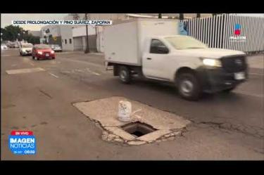 Vecinos y automovilistas reportaron un registro de agua y alcantarillado sin tapa metálica ubicado a mitad de la calzada sobre Prolongación Pino Suárez, entre el Periférico Norte y el Bulevar del Rodeo, en la Col. El Vigía de #Zapopan.