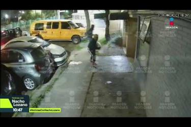 Lo que inició como una fiesta de cumpleaños en la azotea se convirtió en una riña que terminó con el incendio de la fachada de 4 viviendas y un vehículo en la alcaldía Gustavo A. Madero, en la CDMX. Esta es la historia: 

#NoticiasConNachoLozano
#NoticiasImagen 

¡Como nadie en la noche! #ImagenNoticias con Nacho Lozano de lunes a viernes a las 10:30 pm en el 3.1 #ImagenTelevisión. 

Visita nuestro sitio Web: http://bit.ly/2nT2Wz5 

Síguenos en nuestras redes: 
Instagram: @imagentvnoticias 
Tiktok: @imagennoticias 
X: @ImagenNoticias_ 
Facebook: https://www.facebook.com/ImagenTVNoticias/ 

Aquí encontrarás la mejor información nacional e internacional de Imagen Noticias con Francisco Zea, Paola Rojas, Crystal Mendivil y Nacho Lozano.