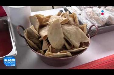 Con motivo del Día Municipal de la #TortaAhogada, miles de tapatíos se reunieron este domingo 27 de septiembre en el Centro Histórico de #Guadalajara para celebrar al platillo más emblemático de la ciudad.
#NoticiasImagen
Síguenos en nuestras redes:
Instagram: https://www.instagram.com/imagentvgdl/
TikTok: https://www.tiktok.com/@imagennoticias
Twitter: https://twitter.com/ImagenTVGDL
Facebook: https://www.facebook.com/ImagenTVGDL/
Visita nuestro sitio Web: https://www.imagentv.com/guadalajara
Mantente siempre informado con las noticias sobre los acontecimientos más importantes a nivel nacional con Erick Breguer.
¡Déjanos tus comentarios, da like, comparte y suscríbete!