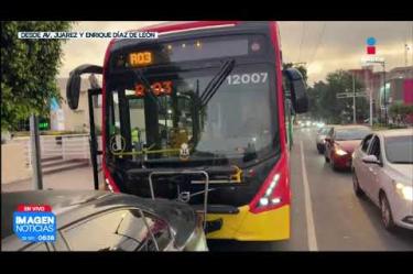 Un percance por alcance entre dos unidades del transporte público provocó congestionamiento vial sobre la Av. Juárez, a la altura del edificio rectoría de la Universidad de #Guadalajara.
#NoticiasImagen
Síguenos en nuestras redes:
Instagram: https://www.instagram.com/imagentvgdl/
TikTok: https://www.tiktok.com/@imagennoticias
Twitter: https://twitter.com/ImagenTVGDL
Facebook: https://www.facebook.com/ImagenTVGDL/
Visita nuestro sitio Web: https://www.imagentv.com/guadalajara
Mantente siempre informado con las noticias sobre los acontecimientos más importantes a nivel nacional con Erick Breguer.
¡Déjanos tus comentarios, da like, comparte y suscríbete!