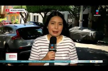 Es la calle Palenque, de la colonia Piedad Narvarte, donde este sujeto, con un cigarro en la boca, se acerca tranquilamente a una camioneta. Ocurrió el domingo a las 6:40 de la mañana. Al percatarse de que no hay nadie, el tipo se agacha y saca lo que parece ser un desarmador para quitar uno de los espejos. El video dura apenas 11 segundos, el tiempo exacto que le toma cometer el robo.