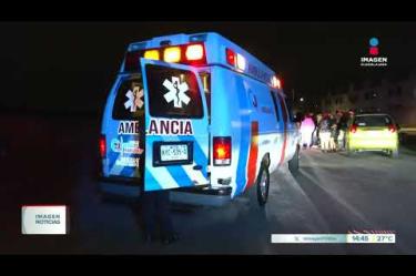Dos jóvenes mujeres que viajaban a bordo de una motocicleta resultaron gravemente heridas tras un choque sobre la calle Cerro San Alonso, en el fraccionamiento Valle de Tejeda, en #Tlajomulco de Zúñiga.

#NoticiasImagen

Síguenos en nuestras redes:

Instagram: https://www.instagram.com/imagentvgdl/
TikTok: https://www.tiktok.com/@imagennoticias
Twitter: https://twitter.com/ImagenTVGDL
Facebook: https://www.facebook.com/ImagenTVGDL/
Visita nuestro sitio Web: https://www.imagentv.com/guadalajara

Mantente siempre informado con las noticias sobre los acontecimientos más importantes a nivel nacional con Carolina Martínez.

¡Déjanos tus comentarios, da like, comparte y suscríbete!