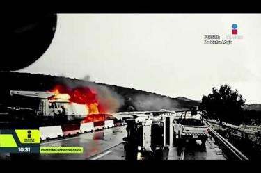 Momentos de tensión se vivieron en la autopista Arco Norte, en el tramo Ajoloapan-Pachuca, cuando una grúa perdió el control y embistió el área donde minutos había ocurrido una carambola. Elementos en la zona lograron esquivar el impacto y el incendio.
#NoticiasConNachoLozano
#NoticiasImagen
¡Como nadie en la noche! #ImagenNoticias con Nacho Lozano de lunes a viernes a las 10:30 pm en el 3.1 #ImagenTelevisión.
Visita nuestro sitio Web: http://bit.ly/2nT2Wz5
Síguenos en nuestras redes:
Instagram: @imagentvnoticias
Tiktok: @imagennoticias
X: @ImagenNoticias_
Facebook: https://www.facebook.com/ImagenTVNoticias/
Aquí encontrarás la mejor información nacional e internacional de Imagen Noticias con Francisco Zea, Paola Rojas, Crystal Mendivil y Nacho Lozano.