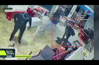 En menos de un minuto, tres sujetos armados y encapuchados asaltaron la tortillería Blanca Estela en la Supermanzana 76 en Cancún, Quintana Roo. Una cámara de seguridad captó cómo los delincuentes sometieron a los trabajadores, sin que nadie los detuviera:
#NoticiasConNachoLozano
#NoticiasImagen
¡Como nadie en la noche! #ImagenNoticias con Nacho Lozano de lunes a viernes a las 10:30 pm en el 3.1 #ImagenTelevisión.
Visita nuestro sitio Web: http://bit.ly/2nT2Wz5
Síguenos en nuestras redes:
Instagram: @imagentvnoticias
Tiktok: @imagennoticias
X: @ImagenNoticias_
Facebook: https://www.facebook.com/ImagenTVNoticias/
Aquí encontrarás la mejor información nacional e internacional de Imagen Noticias con Francisco Zea, Paola Rojas, Crystal Mendivil y Nacho Lozano.