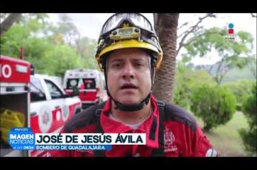 Elementos de Protección Civil y Bomberos de #Guadalajara rescataron a un joven de 28 años tras caer aproximadamente 3 metros en una zona de la Barranca de Huentitán, a la altura del Parque Mirador Independencia.