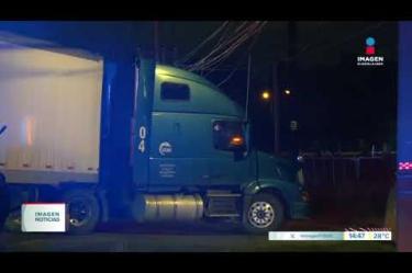 Una menor de 4 años perdió la vida tras incrustarse el vehículo de plataforma en el que viajaba su familia contra la parte posterior de un tráiler sobre la Carretera Guadalajara - Morelia, a la altura de Santa Cruz, en #Tlajomulco de Zúñiga.
#NoticiasImagen
Síguenos en nuestras redes:
Instagram: https://www.instagram.com/imagentvgdl/
TikTok: https://www.tiktok.com/@imagennoticias
Twitter: https://twitter.com/ImagenTVGDL
Facebook: https://www.facebook.com/ImagenTVGDL/
Visita nuestro sitio Web: https://www.imagentv.com/guadalajara
Mantente siempre informado con las noticias sobre los acontecimientos más importantes a nivel nacional con Carolina Martínez.
¡Déjanos tus comentarios, da like, comparte y suscríbete!