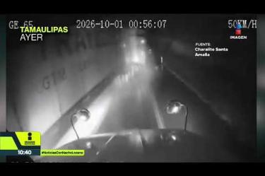Un intento de rebase en una carretera de #Tamaulipas terminó en tragedia. Este es el momento exacto en el que Laura Flores, una transportista conocida como “La renegada”, quiso rebasar por el carril de sentido contrario y se encontró de frente con un tráiler:

#NoticiasImagen
#NoticiasConNachoLozano 

¡Como nadie en la noche! #ImagenNoticias con Nacho Lozano de lunes a viernes a las 10:30 pm en el 3.1 #ImagenTelevisión. 

Visita nuestro sitio Web: http://bit.ly/2nT2Wz5 

Síguenos en nuestras redes: 
Instagram: @imagentvnoticias 
Tiktok: @imagennoticias 
X: @ImagenNoticias_ 
Facebook: https://www.facebook.com/ImagenTVNoticias/ 

Aquí encontrarás la mejor información nacional e internacional de Imagen Noticias con Francisco Zea, Paola Rojas, Crystal Mendivil y Nacho Lozano.