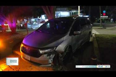 Una camioneta fue encontrada incrustada en el camellón de la avenida Manuel Clouthier, en Zapopan. Policías municipales localizaron el vehículo durante su recorrido de vigilancia, sin encontrar pasajeros en el lugar. 

Síguenos en nuestras redes:

Instagram: https://www.instagram.com/imagentvgdl/
TikTok: https://www.tiktok.com/@imagennoticias
Twitter: https://twitter.com/ImagenTVGDL
Facebook: https://www.facebook.com/ImagenTVGDL/
Visita nuestro sitio Web: https://www.imagentv.com/guadalajara

Mantente siempre informado con las noticias sobre los acontecimientos más importantes a nivel nacional con Carolina Martínez.

¡Déjanos tus comentarios, da like, comparte y suscríbete!