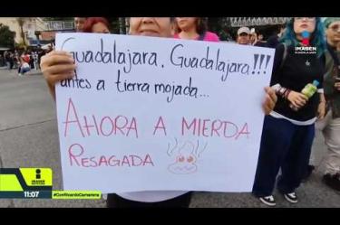 Vecinos del Sauz y otras colonias bloquearon avenida Colón, a la altura de la estación España, para exigir soluciones al problema del agua. Tras la llegada de antimotines, se retiraron y anunciaron otro bloqueo para mañana.