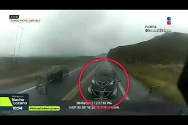 Un padre de una familia murió, su esposa y sus dos hijos menores de edad, y un conductor más resultaron heridos tras chocar en Ramos Arizpe, #Coahuila. El papá intentó rebasar por el carril contrario cuando se encontró de frente con un tráiler. Este fue el momento exacto: 

#NoticiasConNachoLozano
#NoticiasImagen 

¡Como nadie en la noche! #ImagenNoticias con Nacho Lozano de lunes a viernes a las 10:30 pm en el 3.1 #ImagenTelevisión. 

Visita nuestro sitio Web: http://bit.ly/2nT2Wz5 

Síguenos en nuestras redes: 
Instagram: @imagentvnoticias 
Tiktok: @imagennoticias 
X: @ImagenNoticias_ 
Facebook: https://www.facebook.com/ImagenTVNoticias/ 

Aquí encontrarás la mejor información nacional e internacional de Imagen Noticias con Francisco Zea, Paola Rojas, Crystal Mendivil y Nacho Lozano.