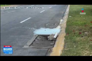 Un desperfecto en la infraestructura de telecomunicaciones sobre la Av. Prolongación Laureles, frente al Centro Integral de Servicios #Zapopan (CISZ) y la Comisaría Municipal, representa un peligro latente para los automovilistas que transitan en sentido hacia Av. Parres Arias.