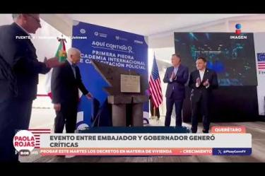El embajador de EUA y el gobernador de Querétaro colocaron la primera piedra de una academia policial. La presidenta Sheinbaum criticó la falta de trámites adecuados, pero el gobierno estatal aseguró haber cumplido con la norma.