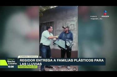 Raúl Alejandro Garza del Valle, regidor priista en #Torreón, regaló plástico negro de uso rudo a familias de la colonia Ampliación Camilo Torres, una de las más marginadas del municipio, con el propósito de “apoyar” la protección de sus viviendas por las #lluvias:
#NoticiasConNachoLozano
#NoticiasImagen
¡Como nadie en la noche! #ImagenNoticias con Nacho Lozano de lunes a viernes a las 10:30 pm en el 3.1 #ImagenTelevisión.
Visita nuestro sitio Web: http://bit.ly/2nT2Wz5
Síguenos en nuestras redes:
Instagram: @imagentvnoticias
Tiktok: @imagennoticias
X: @ImagenNoticias_
Facebook: https://www.facebook.com/ImagenTVNoticias/
Aquí encontrarás la mejor información nacional e internacional de Imagen Noticias con Francisco Zea, Paola Rojas, Crystal Mendivil y Nacho Lozano.