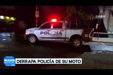 Un elemento activo de la Policía Municipal de #Guadalajara resultó con diversas lesiones tras sufrir una caída de su motocicleta sobre #PeriféricoSur al cruce con la Av. Cristóbal Colón.