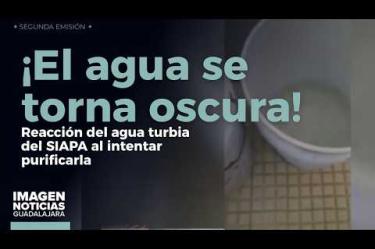 Un habitante de #Guadalajara se volvió viral en redes sociales tras mostrar la reacción del agua turbia del #SIAPA al intentar purificarla con una pastilla de cloro.

#NoticiasImagen

Síguenos en nuestras redes:

Instagram: https://www.instagram.com/imagentvgdl/
TikTok: https://www.tiktok.com/@imagennoticias
Twitter: https://twitter.com/ImagenTVGDL
Facebook: https://www.facebook.com/ImagenTVGDL/
Visita nuestro sitio Web: https://www.imagentv.com/guadalajara

Mantente siempre informado con las noticias sobre los acontecimientos más importantes a nivel nacional con Carolina Martínez.

¡Déjanos tus comentarios, da like, comparte y suscríbete!
