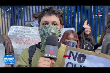 Una manifestación convocada por alumnos de la Preparatoria No. 12 de la Universidad de #Guadalajara para denunciar presuntos casos de acoso y hostigamiento sexual por parte de profesores derivó en momentos de tensión y suspensión de clases.
#NoticiasImagen
Síguenos en nuestras redes:
Instagram: https://www.instagram.com/imagentvgdl/
TikTok: https://www.tiktok.com/@imagennoticias
Twitter: https://twitter.com/ImagenTVGDL
Facebook: https://www.facebook.com/ImagenTVGDL/
Visita nuestro sitio Web: https://www.imagentv.com/guadalajara
Mantente siempre informado con las noticias sobre los acontecimientos más importantes a nivel nacional con Erick Breguer.
¡Déjanos tus comentarios, da like, comparte y suscríbete!