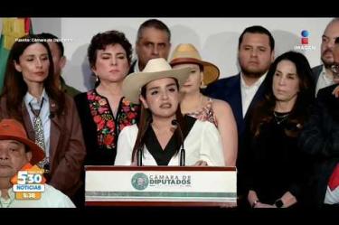 La alcaldesa de #Uruapan, #Michoacán, #GreciaQuiroz, hizo un llamado a las autoridades federales a que asuman las indagatorias en torno al asesinato de su esposo #CarlosManzo con el fin de garantizar imparcialidad en el esclarecimiento de los hechos.
#NoticiasImagen #ImagenNoticias530
Visita nuestro sitio web: http://www.imagentv.com
No te pierdas Imagen Noticias 5:30 con Marlene Stahl, Nuria Gil y Adriana Treviño de lunes a viernes por Imagen Televisión.
TikTok 5:30: https://www.tiktok.com/@imagennoticias530
TikTok Noticias: https://www.tiktok.com/@imagennoticias
Instagram 5:30: https://www.instagram.com/imagennoticias530
Instagram Noticias: https://www.instagram.com/imagentvnoticias/
X 5:30: https://x.com/imagen530
X Noticias: https://twitter.com/ImagenNoticias_
X Televisión: https://twitter.com/ImagenTVMex
Facebook Noticias: https://www.facebook.com/ImagenTVNoticias
Aquí encontrarás la mejor información nacional e internacional de Imagen Noticias con Francisco Zea, Nacho Lozano, Crystal Mendivil, Enrique Sánchez y Paola Rojas.