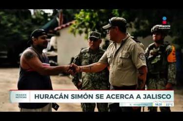 Comerciantes y autoridades del municipio costero comenzaron con las labores de protección y tapiado en locales del Malecón de #PuertoVallarta mediante la colocación de maderas y costales de arena. El #HuracánSimón alcanzó la categoría 2 en el océano Pacífico y los pronósticos advierten que podría intensificarse a categoría 4 en su aproximación a la costa jalisciense.
#NoticiasImagen
Síguenos en nuestras redes:
Instagram: https://www.instagram.com/imagentvgdl/
TikTok: https://www.tiktok.com/@imagennoticias
Twitter: https://twitter.com/ImagenTVGDL
Facebook: https://www.facebook.com/ImagenTVGDL/
Visita nuestro sitio Web: https://www.imagentv.com/guadalajara
Mantente siempre informado con las noticias sobre los acontecimientos más importantes a nivel nacional con Carolina Martínez.
¡Déjanos tus comentarios, da like, comparte y suscríbete!
