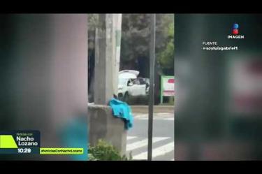 En menos de 8 segundos, hombres armados asaltaron una camioneta en el cruce de Paseo de la Reforma con Explanada, en Lomas de Chapultepec, #CDMX. Los ladrones pensaron que el conductor llevaba dinero porque pasó al banco, pero solo era ropa del gimnasio.
#NoticiasConNachoLozano
#NoticiasImagen
¡Como nadie en la noche! #ImagenNoticias con Nacho Lozano de lunes a viernes a las 10:30 pm en el 3.1 #ImagenTelevisión.
Visita nuestro sitio Web: http://bit.ly/2nT2Wz5
Síguenos en nuestras redes:
Instagram: @imagentvnoticias
Tiktok: @imagennoticias
X: @ImagenNoticias_
Facebook: https://www.facebook.com/ImagenTVNoticias/
Aquí encontrarás la mejor información nacional e internacional de Imagen Noticias con Francisco Zea, Paola Rojas, Crystal Mendivil y Nacho Lozano.