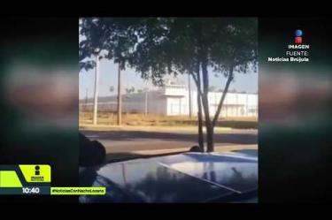 Una nueva #riña, donde también hubo muertos, se registró en el penal El Castillo, en #Mazatlán, a pesar de que la #SSP de #Sinaloa informó que el centro penitenciario estaba bajo control y vigilado. En tan solo dos días, van 12 fallecidos dentro de las instalaciones:
#NoticiasConNachoLozano
#NoticiasImagen
¡Como nadie en la noche! #ImagenNoticias con Nacho Lozano de lunes a viernes a las 10:30 pm en el 3.1 #ImagenTelevisión.
Visita nuestro sitio Web: http://bit.ly/2nT2Wz5
Síguenos en nuestras redes:
Instagram: @imagentvnoticias
Tiktok: @imagennoticias
X: @ImagenNoticias_
Facebook: https://www.facebook.com/ImagenTVNoticias/
Aquí encontrarás la mejor información nacional e internacional de Imagen Noticias con Francisco Zea, Paola Rojas, Crystal Mendivil y Nacho Lozano.