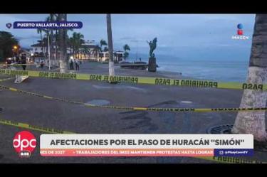 Puerto Vallarta, Jalisco, registra afectaciones por el paso del huracán “Simón”, con aumento del oleaje, suspensión de actividades y cierre del aeropuerto.