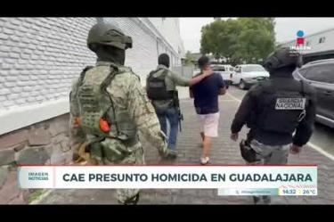 La Fiscalía del Estado informó la captura de Leroy "N", señalado como el presunto responsable de asesinar a un joven en la Col. Lagos de Oriente, en #Guadalajara. El crimen ocurrió el 13 de mayo, cuando la víctima persiguió en su motocicleta a tres sujetos que acababan de robarle una cadena de oro a una mujer en una carnicería.
#NoticiasImagen
Síguenos en nuestras redes:
Instagram: https://www.instagram.com/imagentvgdl/
TikTok: https://www.tiktok.com/@imagennoticias
Twitter: https://twitter.com/ImagenTVGDL
Facebook: https://www.facebook.com/ImagenTVGDL/
Visita nuestro sitio Web: https://www.imagentv.com/guadalajara
Mantente siempre informado con las noticias sobre los acontecimientos más importantes a nivel nacional con Carolina Martínez.
¡Déjanos tus comentarios, da like, comparte y suscríbete!