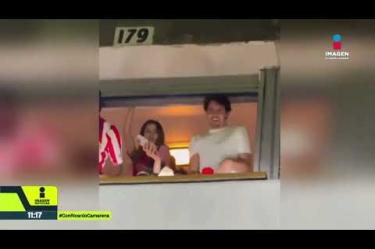 Un video difundido en redes sociales exhibió la conducta de tres hombres y una mujer desde un palco del #EstadioJalisco durante la celebración del Clásico Tapatío entre #Chivas y #Atlas.
Síguenos en nuestras redes:
#NoticiasImagen
Instagram: https://www.instagram.com/imagentvgdl/
TikTok: https://www.tiktok.com/@imagennoticias
Twitter: https://twitter.com/ImagenTVGDL
Facebook: https://www.facebook.com/ImagenTVGDL/
Visita nuestro sitio Web: https://www.imagentv.com/guadalajara
Mantente siempre informado con las noticias sobre los acontecimientos más importantes a nivel nacional con Ricardo Camarena.
¡Déjanos tus comentarios, da like, comparte y suscríbete!