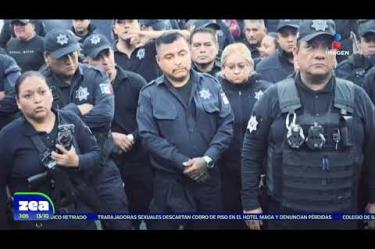 Al menos 385 elementos de la Policía Municipal de Cuernavaca, Morelos, se manifestaron para exigir que su salario sea homologado de acuerdo con lo que marca la ley: deberían recibir 17 mil pesos al mes y solo reciben 10 mil.
#LoDijoZea #NoticiasImagen