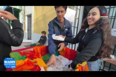 En el cruce de las calles 16 de Septiembre y Matamoros, en el centro de #Zapopan, la familia López Gómez mantuvo su tradición de 15 años de festejar el cumpleaños de su patriarca.
#NoticiasImagen
Síguenos en nuestras redes:
Instagram: https://www.instagram.com/imagentvgdl/
TikTok: https://www.tiktok.com/@imagennoticias
Twitter: https://twitter.com/ImagenTVGDL
Facebook: https://www.facebook.com/ImagenTVGDL/
Visita nuestro sitio Web: https://www.imagentv.com/guadalajara
Mantente siempre informado con las noticias sobre los acontecimientos más importantes a nivel nacional con Erick Breguer.
¡Déjanos tus comentarios, da like, comparte y suscríbete!