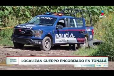 El cuerpo sin vida de un hombre fue localizado en un vertedero clandestino de basura sobre una brecha de la Col. Jardines del Country, en el municipio de #Tonalá. La víctima se encontraba envuelta en una cobija y sobre un charco de sangre.