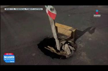 Un nuevo socavón comenzó a formarse en el cruce de las calles José María Portugal y Urbano San Román, en la Col. Residencial Poniente, en #Zapopan.

#NoticiasImagen

Síguenos en nuestras redes:

Instagram: https://www.instagram.com/imagentvgdl/
TikTok: https://www.tiktok.com/@imagennoticias
Twitter: https://twitter.com/ImagenTVGDL
Facebook: https://www.facebook.com/ImagenTVGDL/
Visita nuestro sitio Web: https://www.imagentv.com/guadalajara

Mantente siempre informado con las noticias sobre los acontecimientos más importantes a nivel nacional con Erick Breguer.

¡Déjanos tus comentarios, da like, comparte y suscríbete!