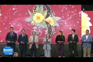 Inició en #ExpoGuadalajara la edición de octubre de #ExpoJoya2026, evento que reúne a 350 empresas nacionales e internacionales en un área de exposición de 15 mil metros cuadrados. Del 13 al 15 de octubre, fabricantes, diseñadores y comerciantes del sector joyero se citan en el recinto de la capital jalisciense.
#NoticiasImagen
Síguenos en nuestras redes:
Instagram: https://www.instagram.com/imagentvgdl/
TikTok: https://www.tiktok.com/@imagennoticias
Twitter: https://twitter.com/ImagenTVGDL
Facebook: https://www.facebook.com/ImagenTVGDL/
Visita nuestro sitio Web: https://www.imagentv.com/guadalajara
Mantente siempre informado con las noticias sobre los acontecimientos más importantes a nivel nacional con Erick Breguer.
¡Déjanos tus comentarios, da like, comparte y suscríbete!