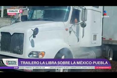 Al momento de percatarse de que su sistema de frenado no servía, el conductor del tráiler llevó la pesada unidad a la última rampa de emergencia de ese tramo carretero y logró que la arena restara la velocidad hasta quedar en alto total sin sufrir una volcadura, lo que le valió el aplauso de otros automovilistas que circulaban por la zona.