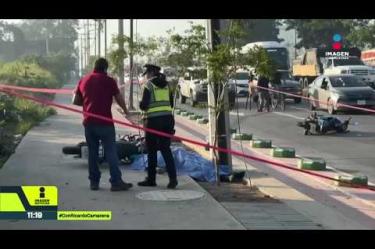Un albañil de 53 años murió en un accidente de motocicleta tras colisionar con otro motociclista sobre la carretera a Chapala, cuando se dirigía a trabajar en una unidad recién adquirida. Salió proyectado y se estrelló contra un poste. Más tarde, su hermano pasó por el lugar y descubrió que él era la víctima.