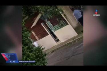 A balazos, fue como recibieron a autoridades federales y estatales de #Orizaba, #Veracruz, en un inmueble. Iban a realizar un cateo por una denuncia de un menor desaparecido. El operativo dejó como saldo dos agentes lesionados, un presunto delincuente muerto y 4 detenidos:

#NoticiasConNachoLozano
#NoticiasImagen 

¡Como nadie en la noche! #ImagenNoticias con Nacho Lozano de lunes a viernes a las 10:30 pm en el 3.1 #ImagenTelevisión. 

Visita nuestro sitio Web: http://bit.ly/2nT2Wz5 

Síguenos en nuestras redes: 
Instagram: @imagentvnoticias 
Tiktok: @imagennoticias 
X: @ImagenNoticias_ 
Facebook: https://www.facebook.com/ImagenTVNoticias/ 

Aquí encontrarás la mejor información nacional e internacional de Imagen Noticias con Francisco Zea, Paola Rojas, Crystal Mendivil y Nacho Lozano.