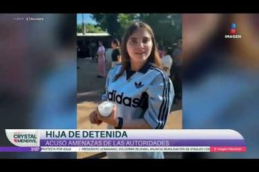 Vecinas de la detenida, identificada como Carlota, acusaron presuntas irregularidades durante los cateos realizados esta madrugada por el Ejército, Marina y la Secretaría de Seguridad federal.