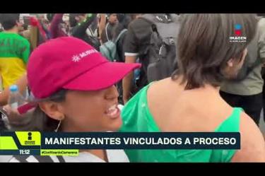 Se vinculó a proceso en libertad con medidas cautelares a 4 hombres por los delitos de lesiones y agresiones contra representantes de la autoridad, derivados de los disturbios en la manifestación por agua limpia del pasado 11 de octubre en #Guadalajara.
Síguenos en nuestras redes:
#NoticiasImagen
Instagram: https://www.instagram.com/imagentvgdl/
TikTok: https://www.tiktok.com/@imagennoticias
Twitter: https://twitter.com/ImagenTVGDL
Facebook: https://www.facebook.com/ImagenTVGDL/
Visita nuestro sitio Web: https://www.imagentv.com/guadalajara
Mantente siempre informado con las noticias sobre los acontecimientos más importantes a nivel nacional con Ricardo Camarena.
¡Déjanos tus comentarios, da like, comparte y suscríbete!