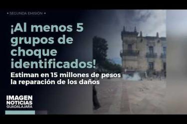 Autoridades de #Jalisco estiman en 15 millones de pesos la reparación de los daños causados al Palacio de Gobierno y recintos aledaños tras los disturbios en la marcha por el agua. El secretario de Seguridad, Juan Pablo Hernández, confirmó que 15 policías resultaron lesionados por grupos de choque organizados que buscaban confrontar a los elementos.

#NoticiasImagen

Síguenos en nuestras redes:

Instagram: https://www.instagram.com/imagentvgdl/
TikTok: https://www.tiktok.com/@imagennoticias
Twitter: https://twitter.com/ImagenTVGDL
Facebook: https://www.facebook.com/ImagenTVGDL/
Visita nuestro sitio Web: https://www.imagentv.com/guadalajara

Mantente siempre informado con las noticias sobre los acontecimientos más importantes a nivel nacional con Carolina Martínez.

¡Déjanos tus comentarios, da like, comparte y suscríbete!