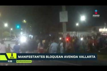 Habitantes de la Col. Ciudad Granja en #Zapopan cerraron la circulación en ambos sentidos de la Av. Vallarta, a la altura de la Glorieta de los Pirules. La manifestación responde a las constantes denuncias por la pésima calidad del agua recibida en sus hogares.
Síguenos en nuestras redes:
#NoticiasImagen
Instagram: https://www.instagram.com/imagentvgdl/
TikTok: https://www.tiktok.com/@imagennoticias
Twitter: https://twitter.com/ImagenTVGDL
Facebook: https://www.facebook.com/ImagenTVGDL/
Visita nuestro sitio Web: https://www.imagentv.com/guadalajara
Mantente siempre informado con las noticias sobre los acontecimientos más importantes a nivel nacional con Ricardo Camarena.
¡Déjanos tus comentarios, da like, comparte y suscríbete!