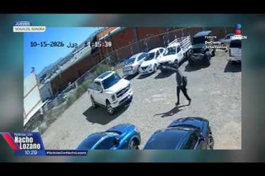 “¡No me mates! Ayuda, por favor”, un ciudadano estadounidense asesinó a balazos a su dentista en el estacionamiento de un consultorio en #Nogales, #Sonora, tras reclamarle por una pieza dental floja. Días después, el agresor murió al enfrentarse a balazos contra las autoridades.
#NoticiasConNachoLozano
#NoticiasImagen
¡Como nadie en la noche! #ImagenNoticias con Nacho Lozano de lunes a viernes a las 10:30 pm en el 3.1 #ImagenTelevisión.
Visita nuestro sitio Web: http://bit.ly/2nT2Wz5
Síguenos en nuestras redes:
Instagram: @imagentvnoticias
Tiktok: @imagennoticias
X: @ImagenNoticias_
Facebook: https://www.facebook.com/ImagenTVNoticias/
Aquí encontrarás la mejor información nacional e internacional de Imagen Noticias con Francisco Zea, Paola Rojas, Crystal Mendivil y Nacho Lozano.