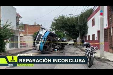 A cuatro días de que una pipa del SIAPA cayera en un socavón en Lomas del Paradero, Guadalajara, vecinos denuncian que solo lo cubrieron con tierra y reabrieron la circulación pese al riesgo de nuevos hundimientos.